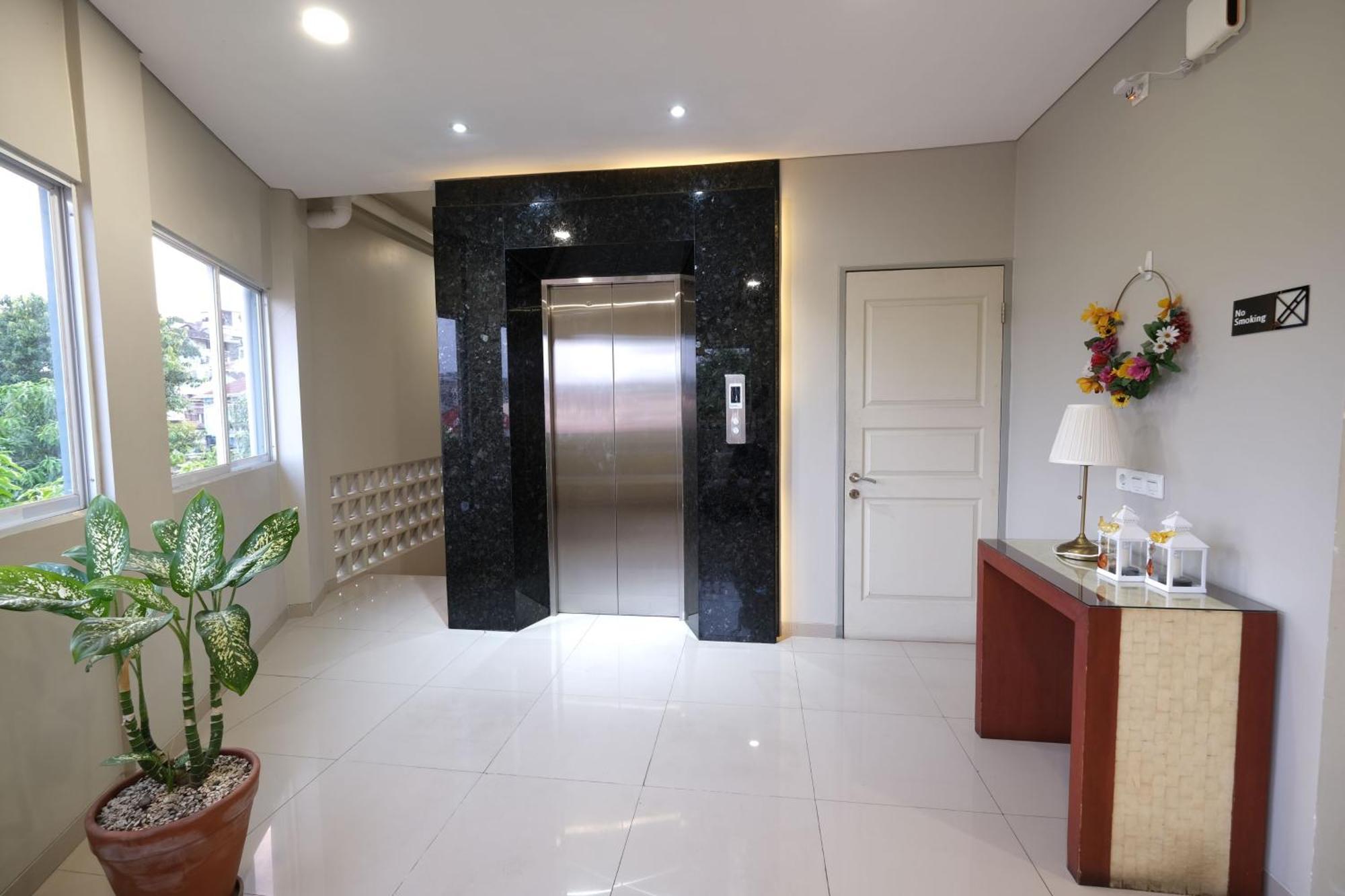 S101 Hotels Semarang Exteriér fotografie